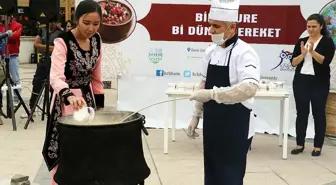 Öğrenciler Kampüste Bir Kazan Aşure Kaynattı