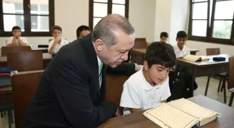 Erdoğan Mezun Olduğu Okulda 44 Yıl Sonra Öğrencilerle Kur'an Okudu