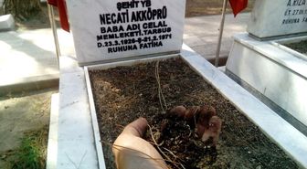 Şehit Mezarları Arasında Vatan Toprağıyla Bağ Kuruldu