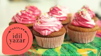 Çilekli Cupcake (Strawberry Shortcake Cupcake) - İdil Yazar - Yemek Tarifleri