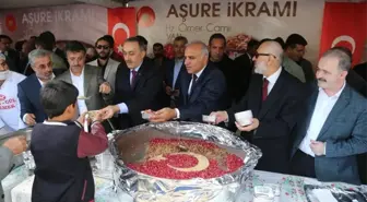 Cumhurbaşkanı Erdoğan'ın Talimatıyla Van'da 2 Bin Kişiye Aşure Dağıtıldı