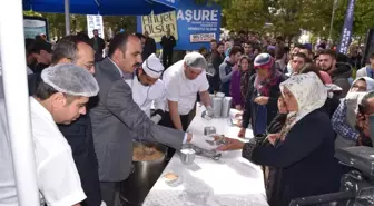 Selçuklu Gençlik Meclisi'nden Öğrencilere Aşure İkramı