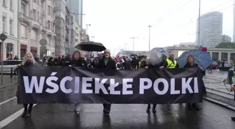 Polonyalı Kadınlardan Hükümet Karşıtı Protesto