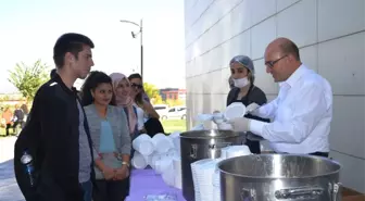 Makü Öğrencilere Aşure İkram Edildi