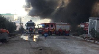 Adana'da Korkutan Fabrika Yangını (1)