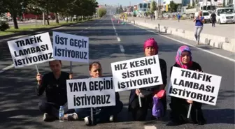 Başka Zeynepler Ölmesin' Diye Karayolunu Kapattılar