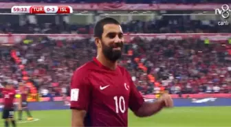 Milli Takım'ın 3-0 Geride Olduğu Maçta Oyundan Alınan Arda, Islıklara Gülerek Tepki Gösterdi