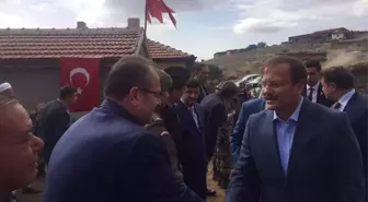 Başbakan Yardımcısı Çavuşoğlu'ndan Şehit Ailesine Ziyaret