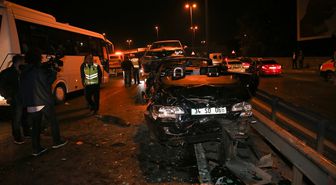 Çekiciye Yüklenen Araçlara Taksi Çarptı: 1 Ölü, 3 Yaralı