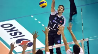 Voleybol Efeler Ligi: İnegöl Belediyespor: 1 - Arkas: 3