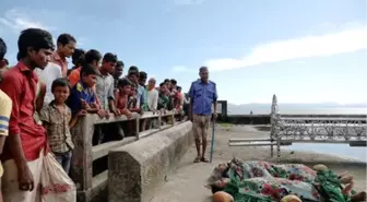 Arakanlı Müslümanları Taşıyan Tekne Alabora Oldu