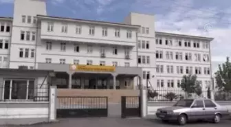 Ferace ile Okula Alınmadığı İddiası