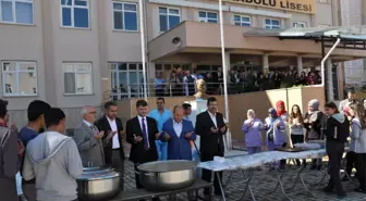 Liseli Öğrencilerin Aşure Günü Sevinci