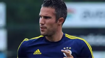 Robin van Persie, Samandıra'da Kafasına Göre Antrenman Yapıyor