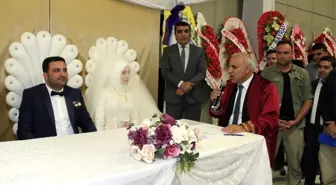 Vali Zorluoğlu İlk Kez Nikah Kıydı