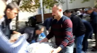 Burada Yaşayıp Emekli Olan Herkes Hayır Düzenliyor