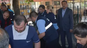 Dinar Belediyesi Vatandaşlara Aşure Dağıttı