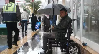 Engelli Vatandaş Tartıcılık Yaparak Ailesine Destek Olmaya Çalışıyor