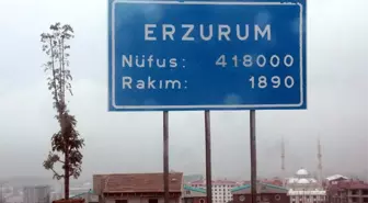 Erzurum'un Yüksek Kesimlerine Mevsimin Üçüncü Karı Yağdı