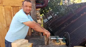 Hayalindeki Makineyi Türkiye'nin Dört Bir Tarafından Malzeme Toplayarak Yaptı