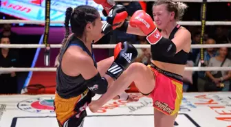 Muratpaşa Kent Meydanı'nda Muay Thai Heyecanı