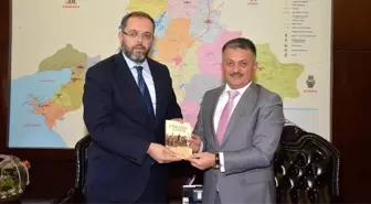 Prof. Dr. Erhan Afyoncu, Vali Yazıcı'yı Ziyaret Etti