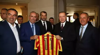 Simovic ve Prekazi'den Cumhurbaşkanı Erdoğan'a Hediye