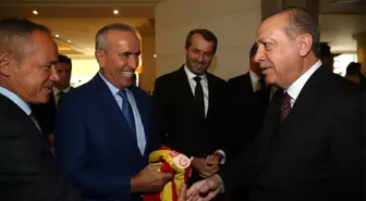 Simovic ve Prekazi'den Cumhurbaşkanı'na Hediye