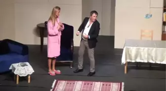Tuğba Özay ve Rüzgar Erkoçlar Müzikalde Oynayacak
