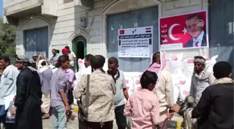 Türk Kızılayından Yemenli Memurlara Yardım