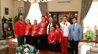 Vali Güvençer'den Altın Çocuklara Bisiklet