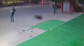 Vincin Çarptığı Üst Geçidin Otomobilin Üzerine Çökme Anı Kamerada