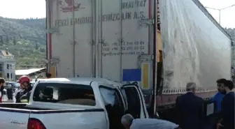 Binaya Çarpan Tır'ın Sürücüsü Öldü (2)