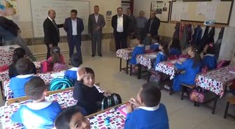 Köy Okullarında Eğitim Gören Minik Öğrencilerle Kırtasiye Yardımı