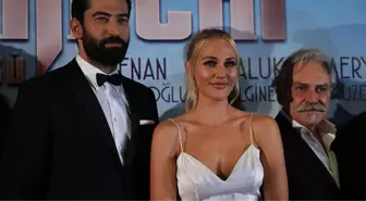 Meryem Uzerli, Derin Göğüs Dekoltesiyle Gala Gecesine Damga Vurdu