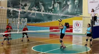 Şehit Ömer Halisdemir Ortaokulu Voleybolda Şampiyon Oldu