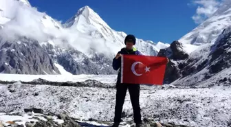 7 Bin 10 Metrede Türk Bayrağı'nı Dalgalandırdı