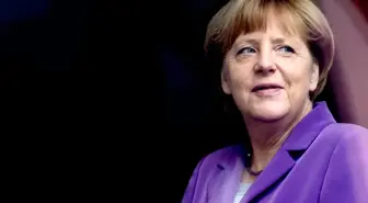 Emin Çapa: Merkel, 'Bende Niye Böyle Seçmen Yok?' Diye Çatlıyor!