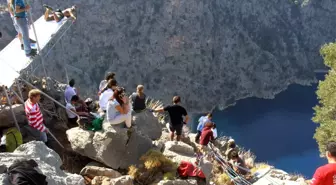 Paraşütü Kayaya Takıldı, Hayatı Krutuldu