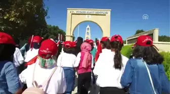 Diyarbakırlı Öğrenciler Çanakkale'de Şehitlikleri Gezdi