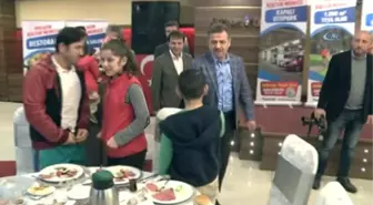 Gaziosmanpaşa Belediyesi Başarılı Sporcuları Cumhuriyet Altını ile Ödüllendirdi