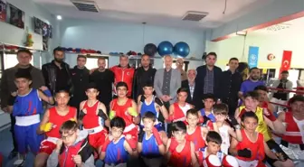 Bayburt Belediyesi Tuğra Boks Spor Kulübü'nde Dostluk Maçı