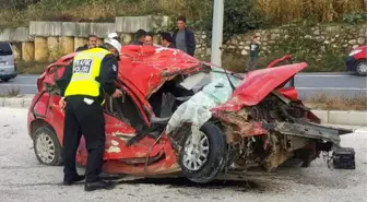 Kamyonla Çarpışan Otomobildeki Genç Kız Öldü