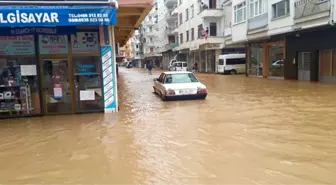 Artvin'de Sağanak Yağış Sele Dönüştü, Evleri Su Bastı!