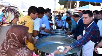 Tütüncü, Aşure Dağıttı