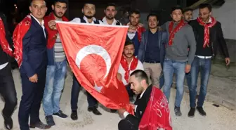 Seyitgazi AK Parti Kadın Kolları Yöneticileri Askere Gidecek Gençleri Yalnız Bırakmadı