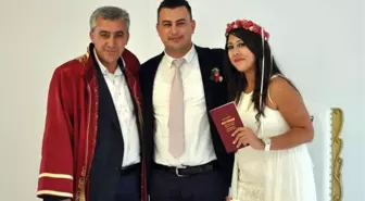 İzmir Güzelbahçe'de 1 Liraya Nikah