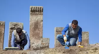 Selçuklu Mezarlığında İlk Kez Görülen Motifler Dikkat Çekti Yazdir Bitlis 20 Ekim 2017 Cuma 15: 10: ...