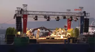 İzmir Körfezi'nde Konser Keyfi