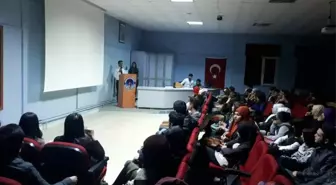 Üniversite Öğrencilerinden Şiir Dinletisi